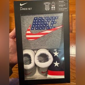 NIB Nike Newborn 3 Piece Set with Stars and Stripes Design